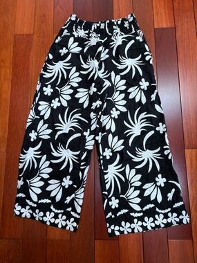 Tahari Black & White Wide Leg Floral Capri Pants ladies medium